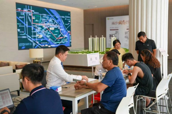 319策略 火爆！国庆假期南沙城中村改造选房“人从众”，现场多重福利送不停